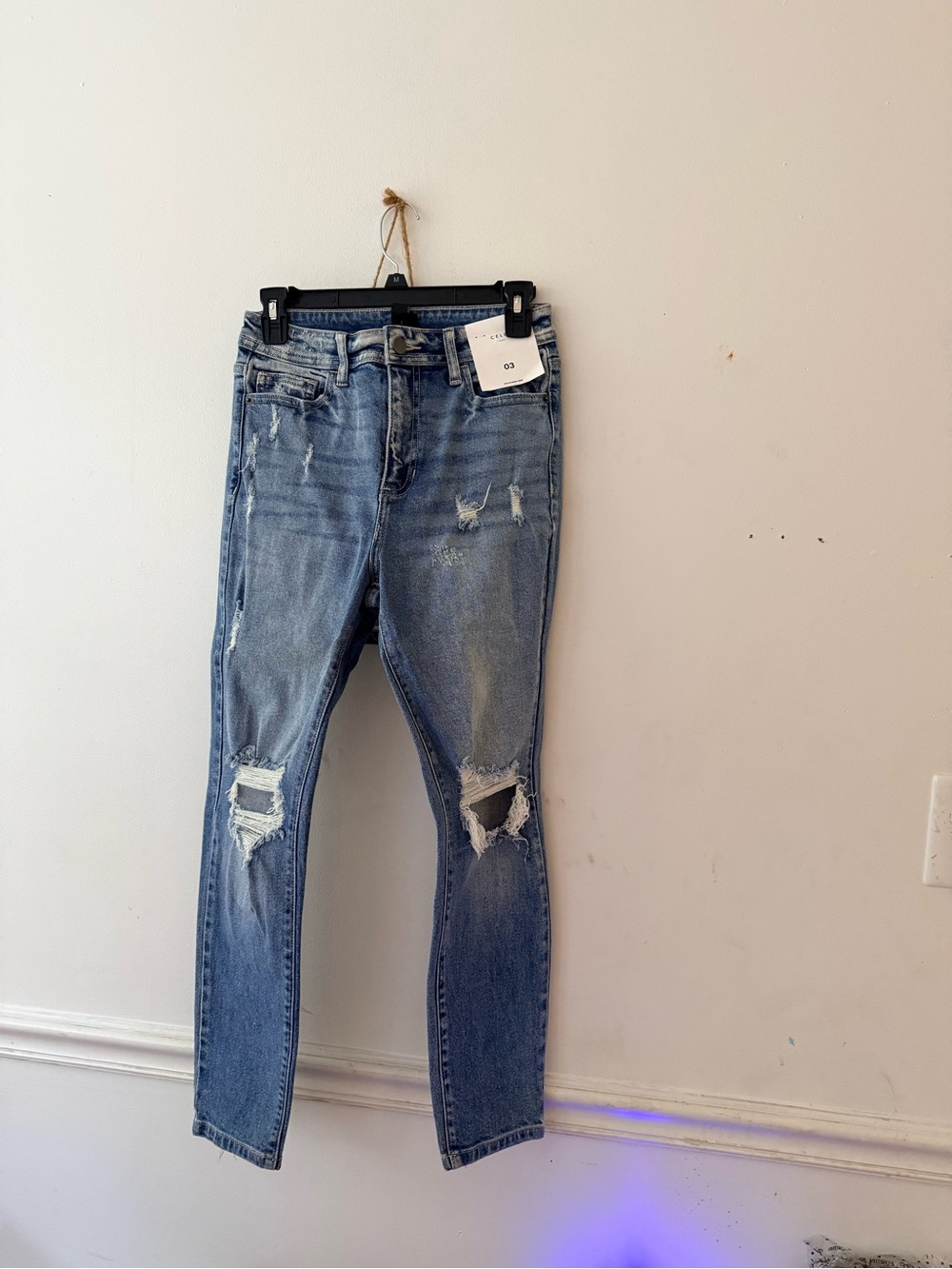 NWT CELLO Distressed Blue Women’s Jeans - Classic Slim Fit 3/25